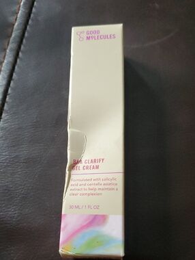 Good Molecules BHA Clarify Gel Cream - Cream & Pink